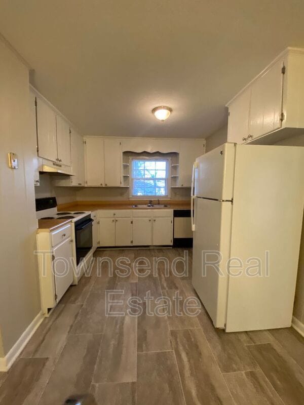 Building Photo - 6326 Greyfield Rd