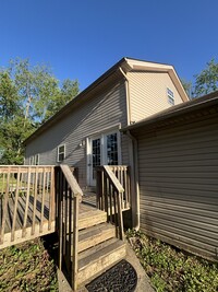 Building Photo - 537 Maple St