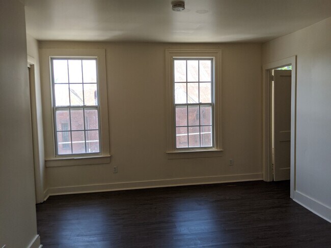 Building Photo - 84 Main St