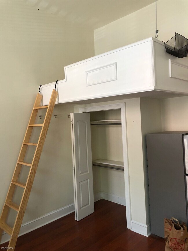 Building Photo - Studio, 1 bath  - 1126 Spruce St Apt 1F