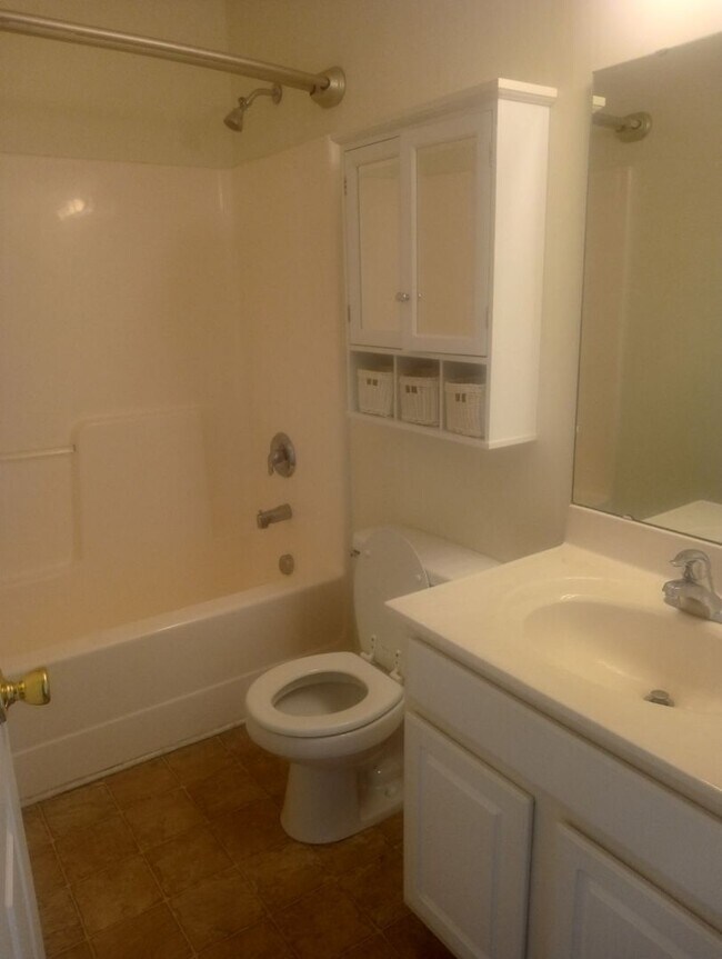 Building Photo - 4 Bedrooms 3.5 Bathrooms FOR RENT