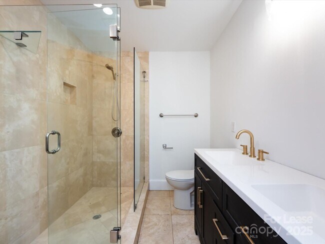 Building Photo - 3109 Forest Lawn Dr