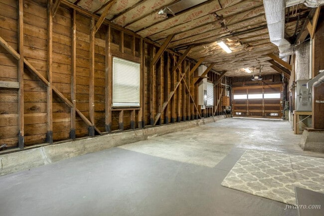 Building Photo - 2 Lapham Way