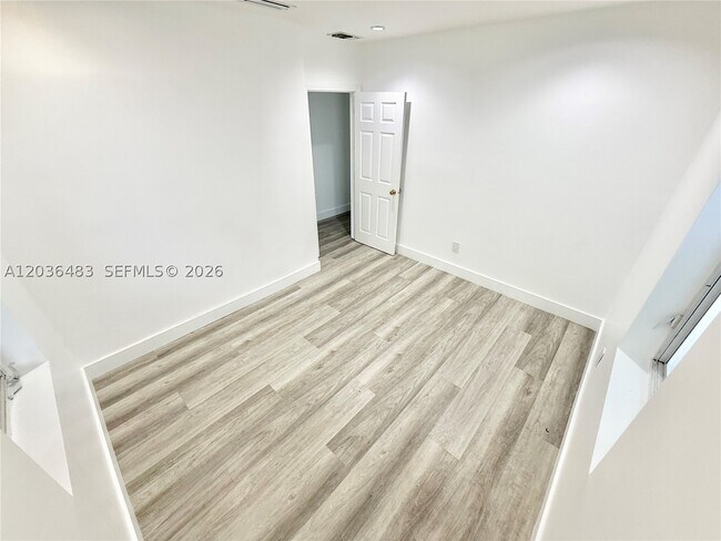 Building Photo - 1272 NE 145th St