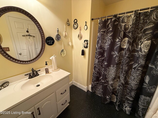 Building Photo - 1445 Campbellsville Rd