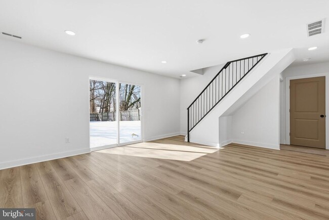 Building Photo - 29 Rocky Pool Ln