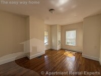 Building Photo - 55 Bonair St