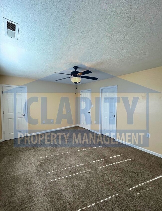 Building Photo - Two bedroom townhome in North Cleveland