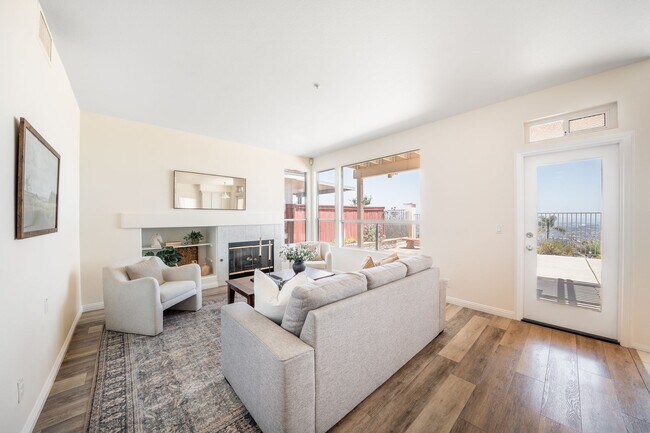 Building Photo - 4 Bedroom View Home in Emerald Heights | 3-Car Garage | Guard Gated Community