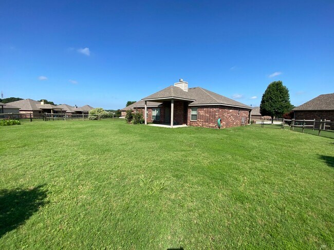 Building Photo - 3 bedroom, 2 bath in Coweta Schools!