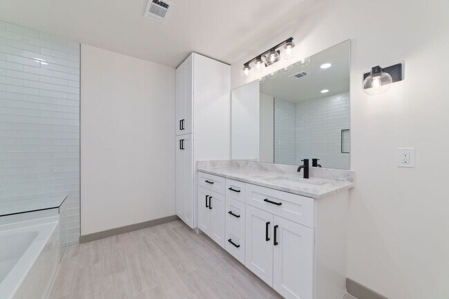 Building Photo - 11931 S Red Cedar Cir