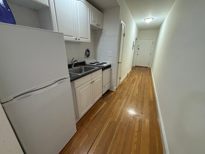 Building Photo - 529 Beacon St