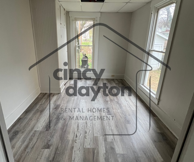 Building Photo - 110 N River St