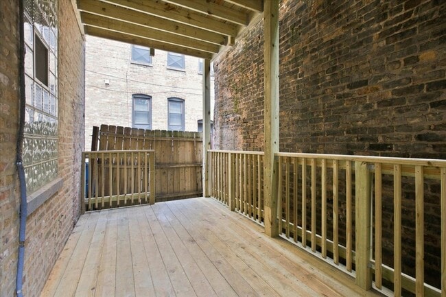 Building Photo - 1611 N Wood St