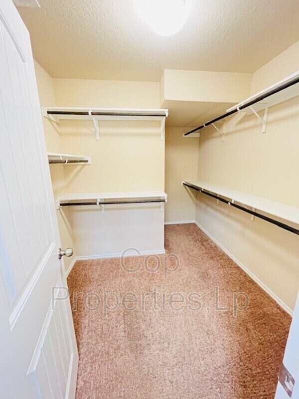 Building Photo - 12110 Kruth Pt