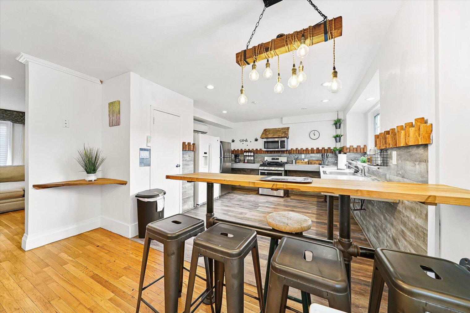 Building Photo - 37 Roosevelt Ave