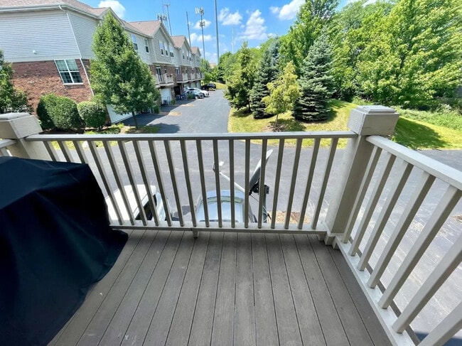 Building Photo - 2889 Henley Ln