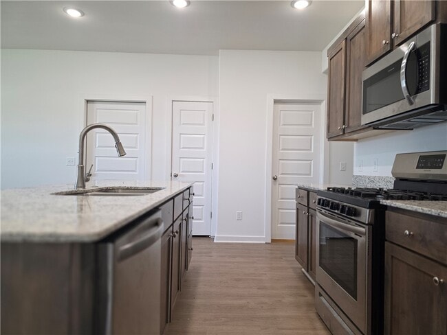 Building Photo - 706 W Loren Dr