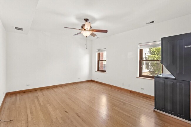 Building Photo - 911 N Fairfield Ave