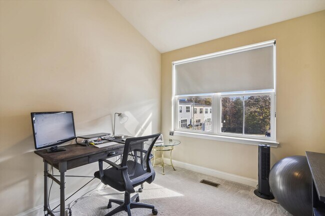 Building Photo - 605 S Cherry Grove Ave