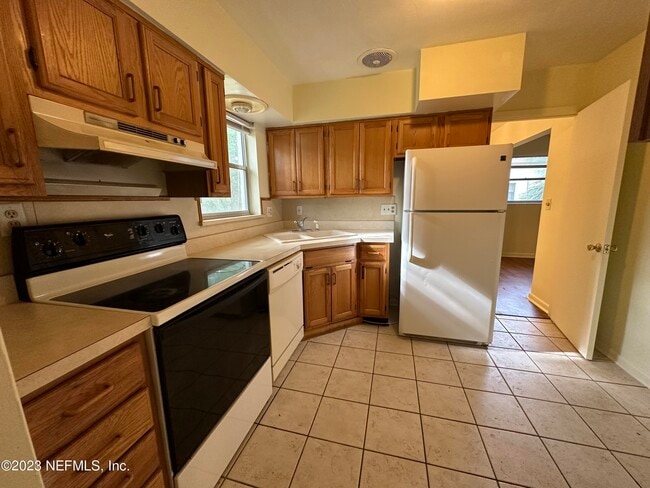 Building Photo - 2131 Goltare Dr