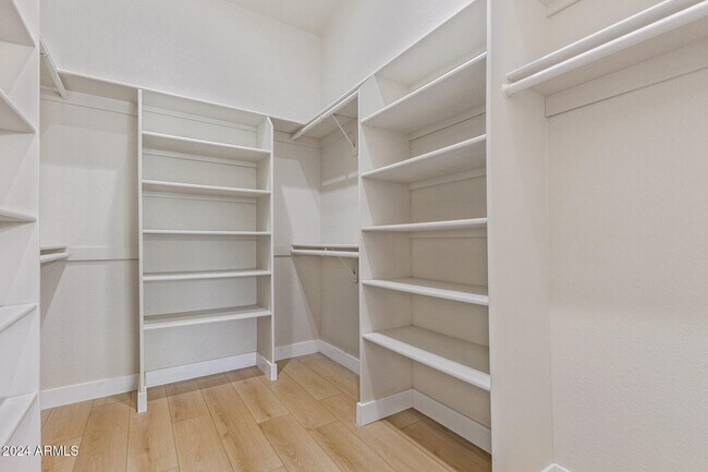 Building Photo - 1413 W Coral Reef Dr