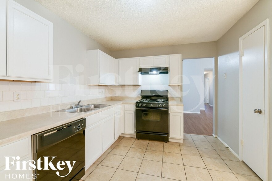 Building Photo - 13630 Alon Ln