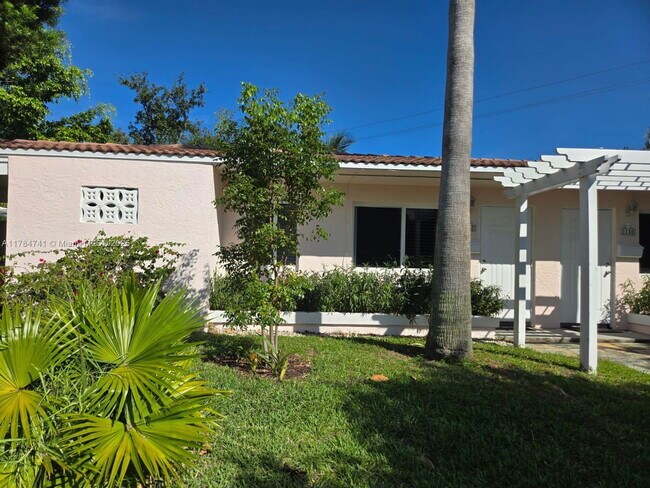 Building Photo - 1152 Bayview Dr