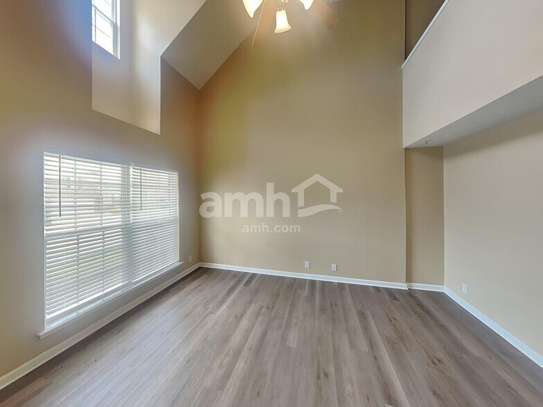 Building Photo - 8824 Cressent Glen Ct