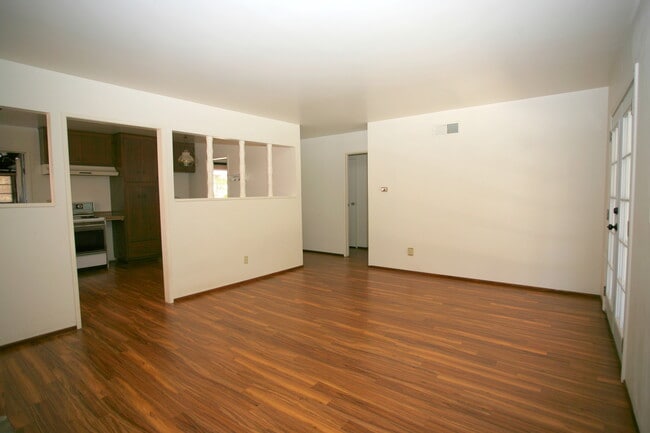 Building Photo - 3Br 2Ba Single level Home