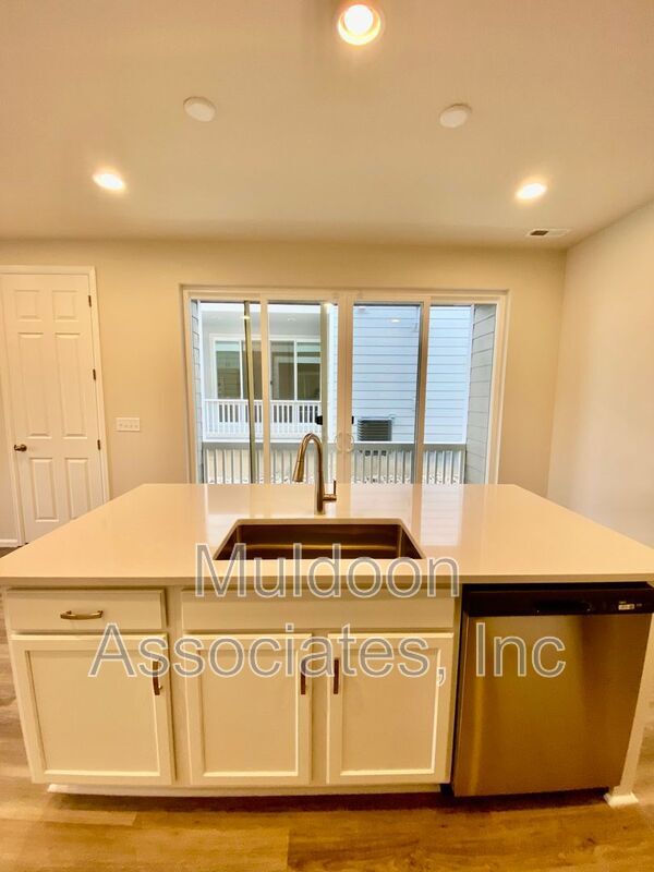 Building Photo - 8739 Scarborough Dr