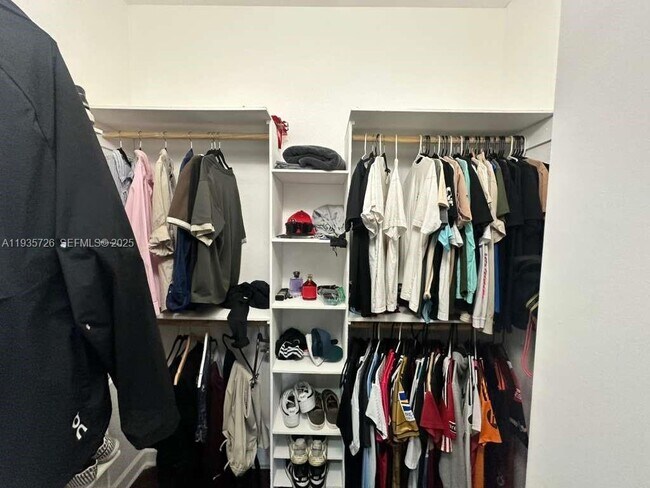 Building Photo - 9350 SW 171st Ct