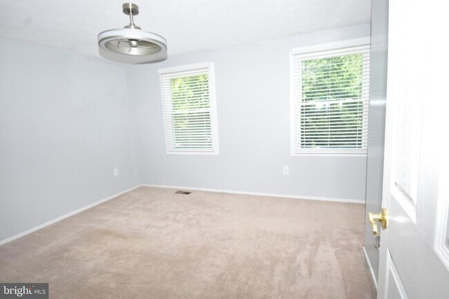 Building Photo - 8673 Cooperhawk Ct