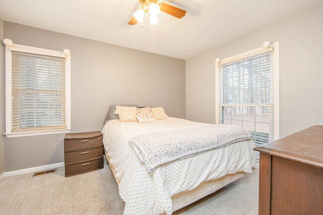 Building Photo - 28900 Deercroft Dr