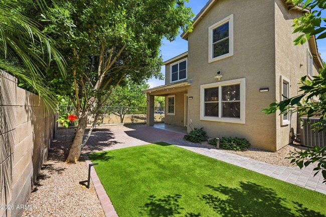 Building Photo - 2250 E Wayland Dr