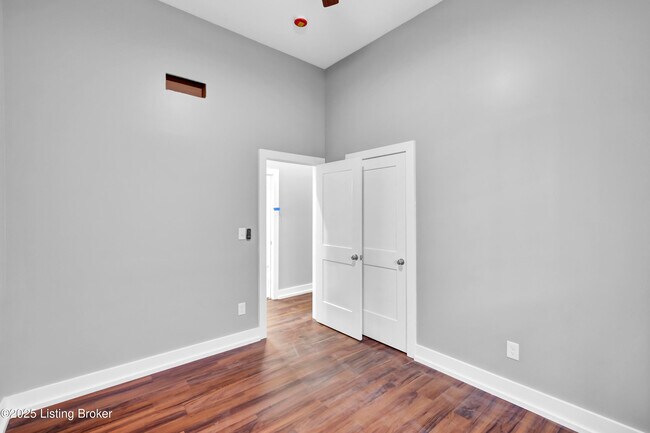 Building Photo - 511 E Kentucky St