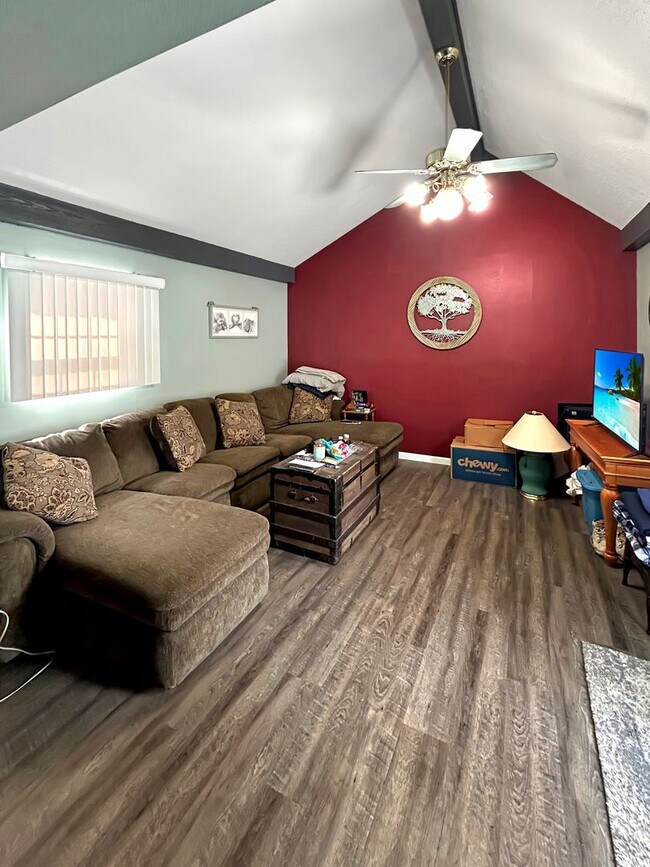 Building Photo - Charming 2-bedroom, 1-bath home in Oakdale, PA!