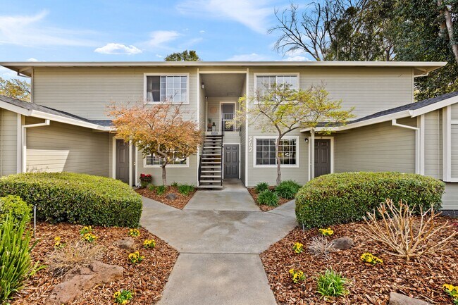 Building Photo - Chico-3 bed 1 bath Apartment that feels li...