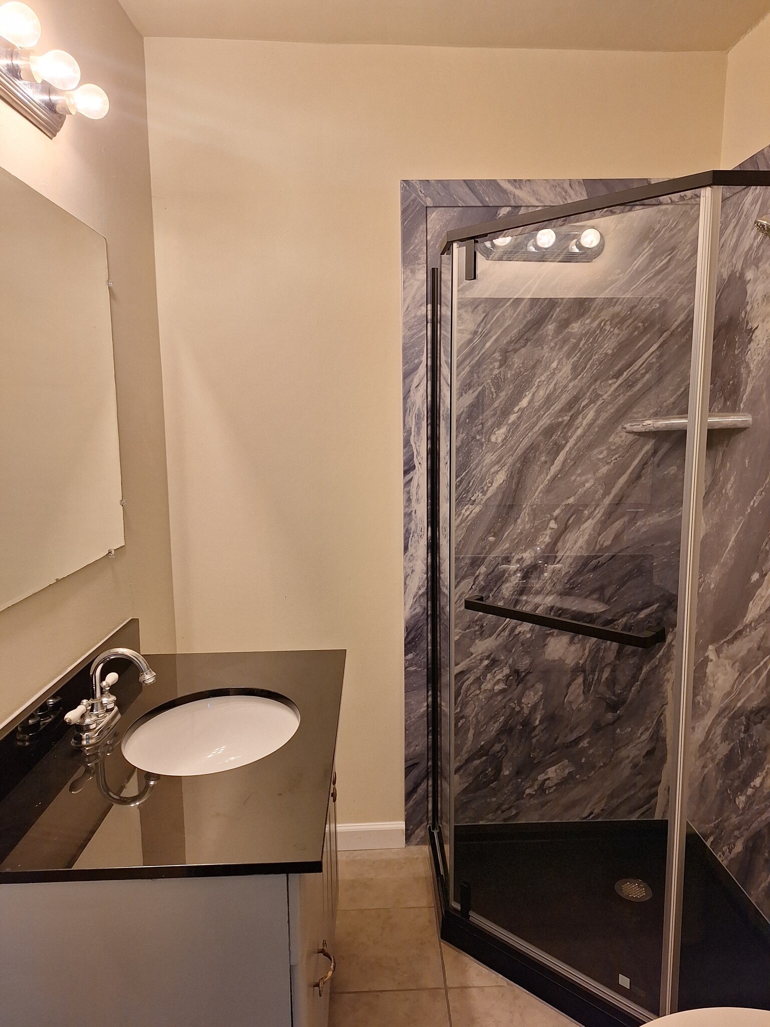 Building Photo - 2300 N Heidelbach Ave