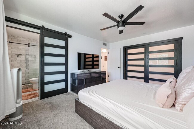 Building Photo - 3213 E Emile Zola Ave