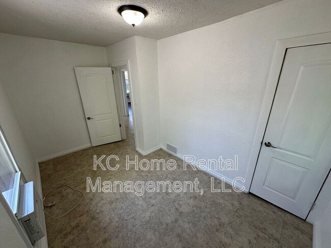 Building Photo - 2316 Spruce Ave