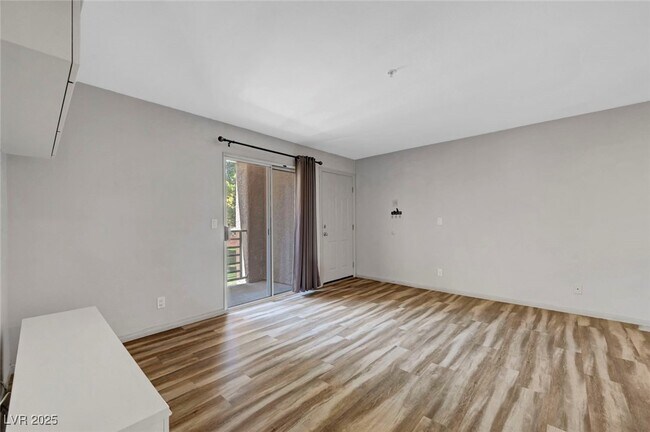 Building Photo - 2121 Blue Breeze Dr