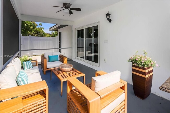 Building Photo - 1110 S 14th Ave