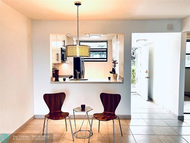 Building Photo - 112 Lake Emerald Dr