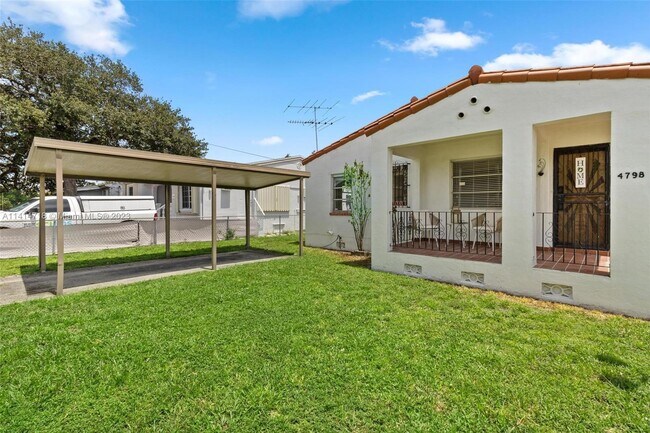 Building Photo - 4798 SW 1st St