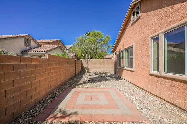 Building Photo - Welcome Home!  One Store Home