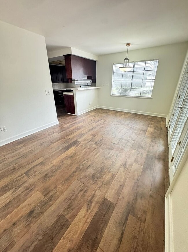 Building Photo - Welcome home to this charming and cozy corner-unit condo in the heart of Rancho Cucamonga!