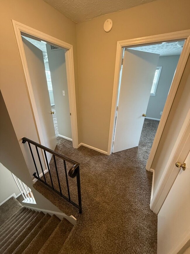 Building Photo - 3-bedroom, 2 full bath duplex in the desirable Lansdowne area offers comfort and convenience.