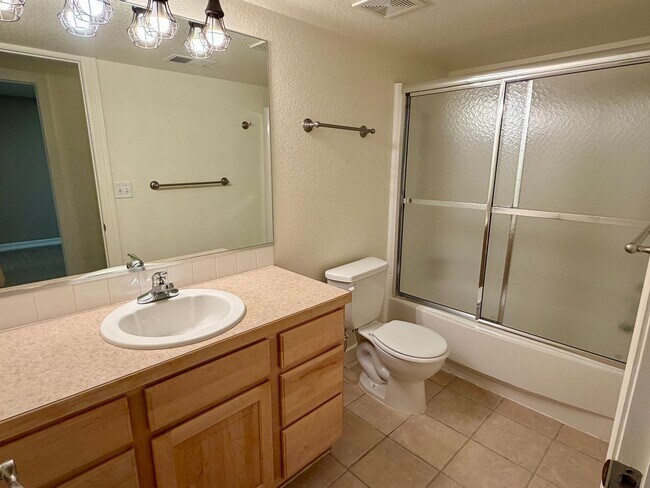 Building Photo - 625 Red Tail Dr