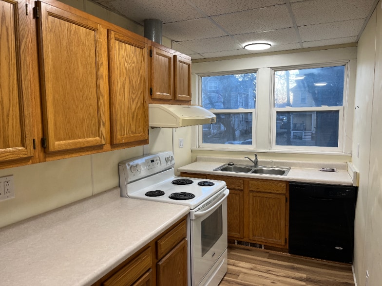 Building Photo - 1220 6th Ave